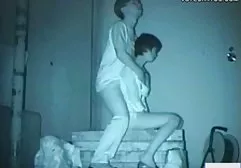 دروغ گفتن در طرف، یک چوب پنبه را در نقطه قرار داده و یک فستیوال ساخته است سوپرسکسی خارجیها