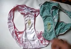 با کانالهای سکسی خارجی خودش بازی می کند