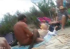 من یک بطری آبجو را در کنار جاده فیلم سیکس خاریجی نوشیدم و نشستم تا یک بوش بخورم