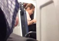 پرستار روی فیلم سک30 خارجی صندلی زنان متمرکز است