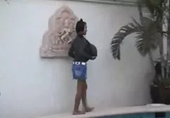 داشتن مستی مستی، یک لزبین جوان رابطه جنسی فیلم سوپر خارجی با بطری های خالی دارد