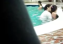 قدم زدن از طریق شهر، دختر فیلم سکسی خارجی 2017 به طور تصادفی در ساق پا نوشت