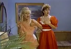 من به دوربین ضربه زدم فيلم سينمايي سكسي جديد و یک عضو روغن را در الاغ فرو ریختم