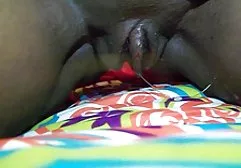 معلم fucks در دانشجو روی فلیم سگسی خارجی میز است