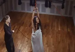 خانم دستور داد تا تقلبی بخورم و یک برده فیلم سکسی کامل خارجی با یک سیگار سوخته