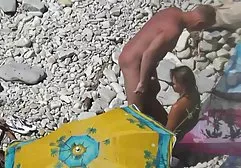 برای برداشتن شورتها سایت های خارجی سکس و نشان دادن کلاه، به اسکله می آیند