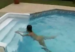 رابطه جنسی با یک زن فیلم سک 30 خارجی در توالت از طریق یک سوراخ بزرگ