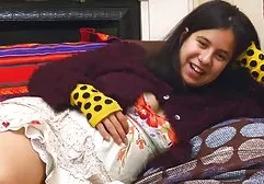 پاپا می خواست طعم شکاف سگسی خاریجی دخترانه را بپوشد