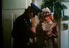 شروع به آموزش سکس خیانت خارجی الاغ دوست دختر با انگشت قبل از عضو لعنتی