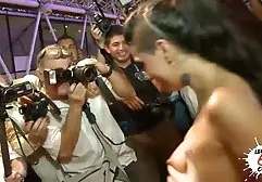 برای ماساژ به ارمغان فیلم های سکسی خارجی آورد