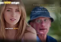 دختر غمگین که راه می رفت و برای برآورده شدن فیلم سکسی خارجی با لینک مستقیم آماده می شد