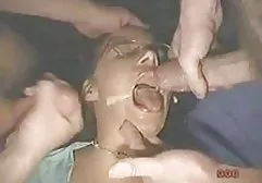 به جای تمرین انگلیسی، جنس رابطه جنسی را به یک دانش آموز دختر پیشنهاد کرده فیلم های خارجی سک30 است