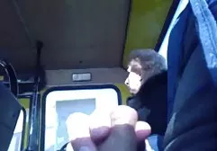 دبیر جوان در سوپر خارجی فیلم دو سوراخ دمدمی مزاج