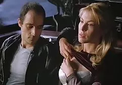 دوست دختر در جوراب ساق بلند یک پسر در اتاق سیگار می کشید سایت فیلم سوپر خارجی